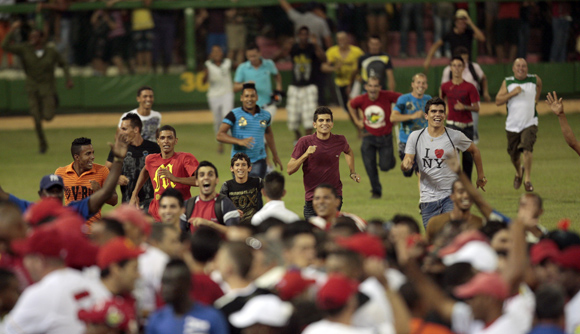 Celebración de los matanceros por la clasificación a semifinales. Foto: Ismael Francisco/Cubadebate.