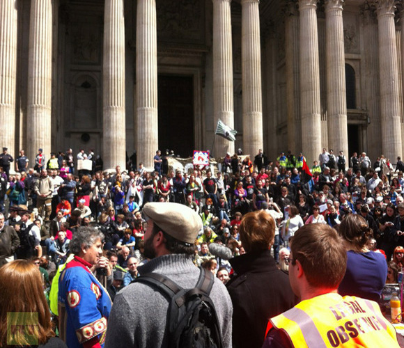 Frente a la Catedral de StPaul, se congregaron los indignados de Londres