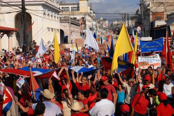 Multitudinario desfile por el día internacional de los trabajadores, se realizó en la ciudad de Pinar del Río, el 1 de mayo de 2012. AIN FOTOS/Abel PADRÓN PADILLA