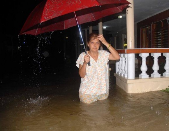 Inundaciones por causa de las lluvias en Yaguajay, Sancti Spíritus, Cuba, el 24 de mayo de 2012. AIN FOTO/Oscar ALFONSO SOSA