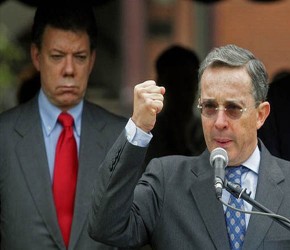 Uribe vuelve a la carga contra Santos, a través de twitter-manía