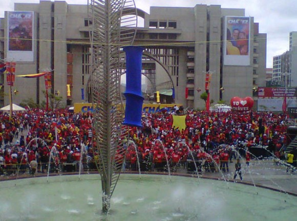 Venezolanos comienzan a congregarse. Foto: Noticias 24