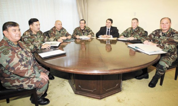 Franco se reunió ayer con la cúpula y anunció cambios en la conducción del Ejército y la Armada. Foto: EFE.