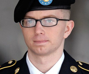 Bradley Manning es un héroe, gritan frente a embajada de EEUU en Londres