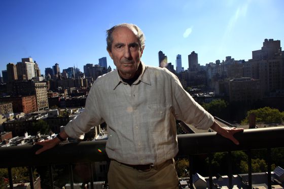 Philip Roth posando en Nueva York en una imagen de Septiembre del 2010. Foto: Eric Thayer (Reuters).)