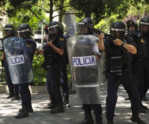 Policía utiliza balas de goma contra indignados españoles 