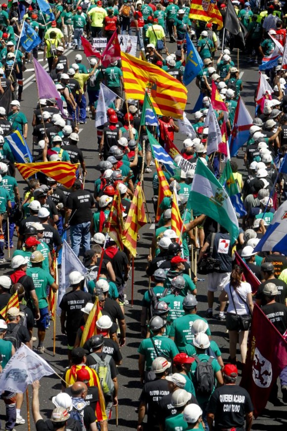 La afluencia de manifestantes ha ocupado ampliamente el paseo de la Castellana.  Foto: El País