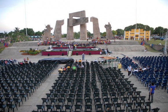 La Plaza Mariana Grajales está lista, el 25 de julio de 2012, para celebrar el acto nacional por el el aniversario 59 del asalto a los cuarteles Moncada y Carlos Manuel de Céspedes. AIN  FOTO/Juan Pablo CARRERAS