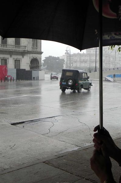 Amanece con nublados y lloviznas en La Habana, Cuba, el 25 de agosto de 2012. AIN FOTO/Tony HERNÁNDEZ MENA/