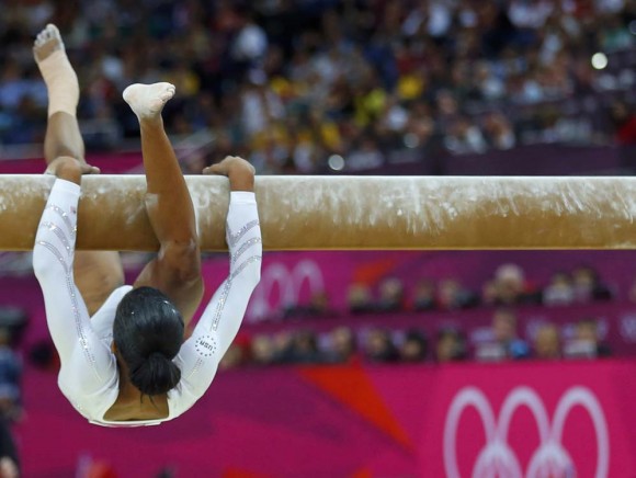 Gabrielle Douglas falla en su competencia. Foto: Reuters