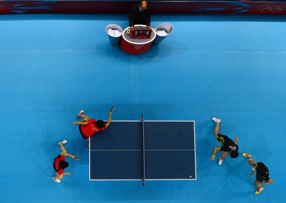 Imagen tomada por una cámara robots del juego de Tenis de mesa entre China y Japón. Foto: AFP 