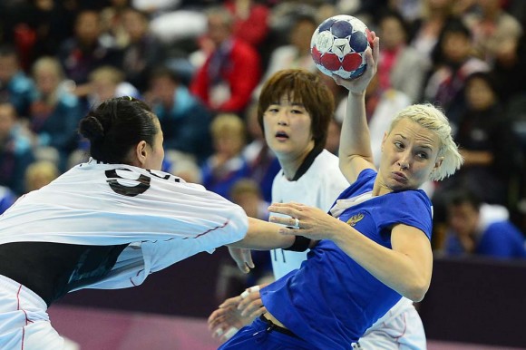 El juego entre Rusia y Sur Corea de balonmano. Foto: AFP
