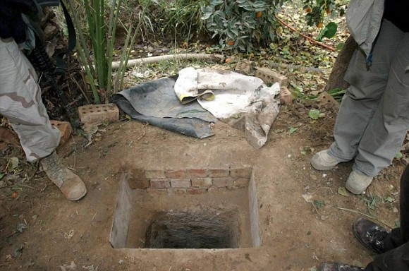 Namiq luego hizo un hueco -un pequeño búnker subterráneo - en una parcela de tierra en su granja, donde Saddam se escondió antes de ser capturado en diciembre de 2003.