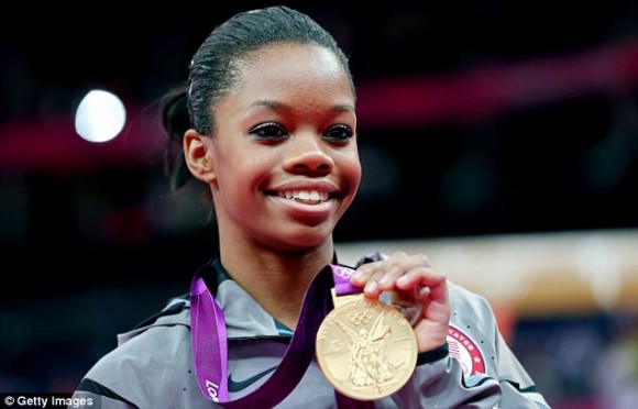 Una polémica se inició en Estados Unidos luego de que la cadena NBC emitiera un comercial de un mono haciendo gimnasia después de que la gimnasta afroamericana Gabby Douglas ganara una medalla de oro el jueves.