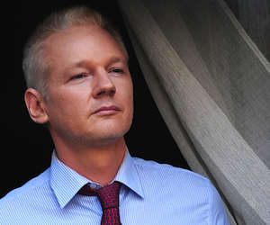 Julian Assange sufre problemas respiratorios