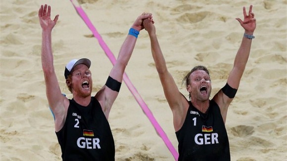 Jonas Reckerman y Julius Brink de Alemania se llevaron un Oro histórico en la final masculina del Voley de Playa