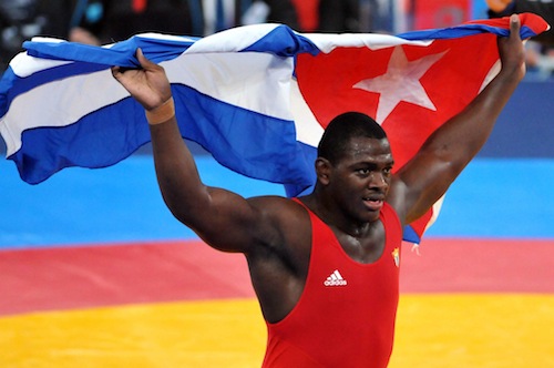  El cubano Mijaín López ganó este lunes el oro en los 120 kg de la lucha greco-romana en los Juegos Olímpicos de Londres, donde revalidó la corona conseguida hace cuatro años en Beijing. Foto: Ricardo López Hevia