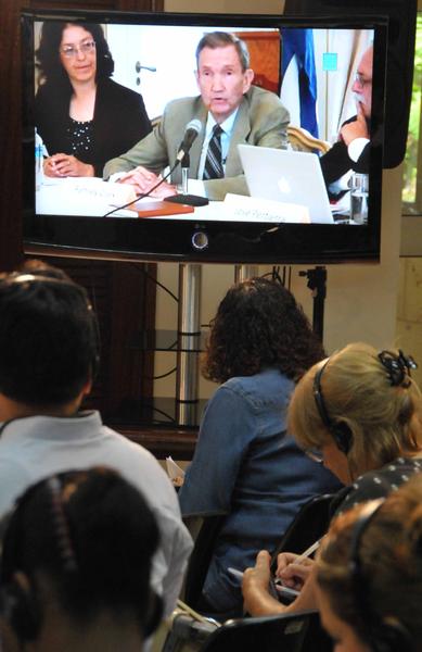 Gloria La Riva y Ramsey Clarck durante la videoconferencia. Foto: Marcelino Vázquez/ AIN