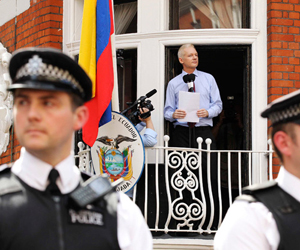 Ecuador insiste en solicitud de asilo para Assange
