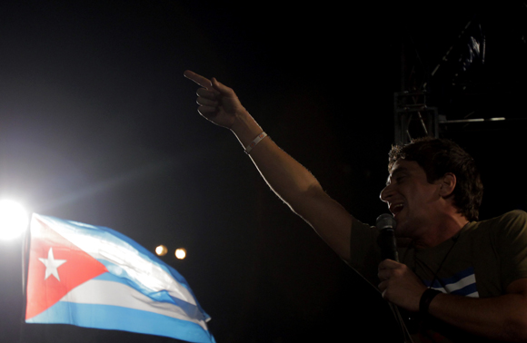 David Blanco durante el concierto por los Cinco. Foto: Ismael Francisco/Cubadebate.
