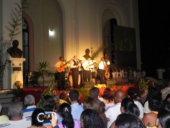 El Septeto santiaguero "Pasaporte" dio inicio a la Serenata Morena