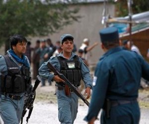 La policía afgana llega al lugar de un atentado suicida en Kabul, el 8 de septiembre de 2012. REUTERS/Omar Sobhani 