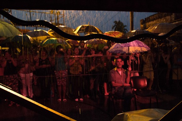 Público que permanece, como los músicos. Foto: Jorge Ramírez.