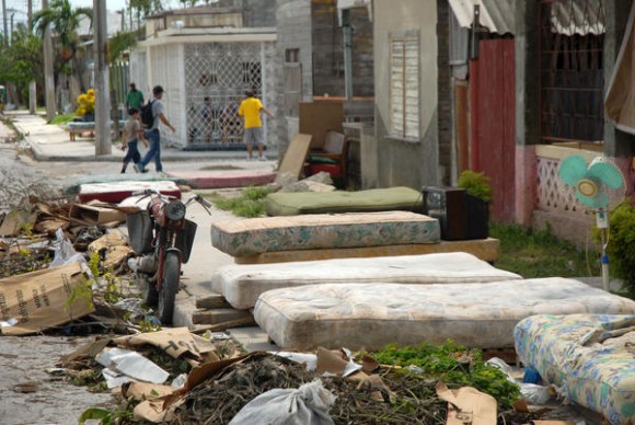 Severas afectaciones causadas por el azote del huracán Sandy a su paso por el municipio de Banes, provincia de Holguín, Cuna, el 26 de octubre de 2012. AIN FOTO/Juan Pablo CARRERAS
