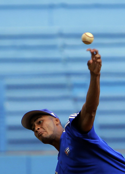 Entrenamiento rumbo al Clásico Mundial de Béisbol.  Darien Nuñez, lanzador. Foto: Ismael Francisco/Cubadebate.