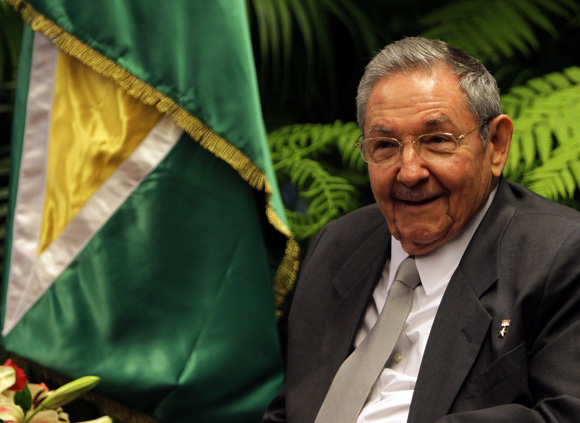 Recibe Raúl Castro, presidente cubano a su homologo de Guyana, Donald Rabindranauth Ramotar. Foto Ismael Francisco/Cubadebate.