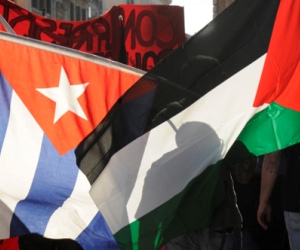 Banderas de Cuba y Palestina