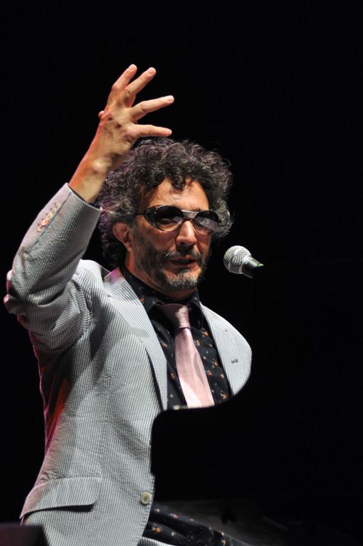 El músico argentino, Fito Páez, durante un concierto celebrado en el teatro Karl Marx en La Habana, Cuba, el 5 de diciembre de 2012. FOTO: Abel Ernesto/AIN