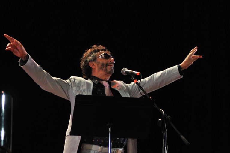 El músico argentino, Fito Páez, durante un concierto celebrado en el teatro Karl Marx en La Habana, Cuba, el 5 de diciembre de 2012. FOTO: Abel Ernesto/AIN