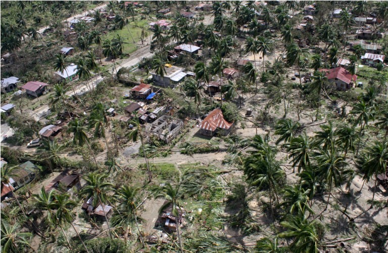 Daños provocados por el tifón Bopha, Filipinas. FOTO: AFP