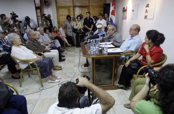Encuentro de artistas e itelectuales cubanos, por la Libertad de los Cinco. Foto: Ismael Francisco/Cubadebate.