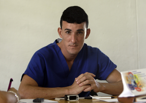 Elio Abreu Travieso, el Médico y delegado de Santo Tomás. Foto: Ismael Francisco/Cubadebate.