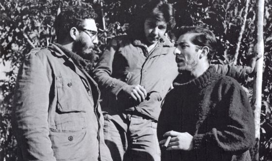 Fidel (izquierda), Raúl (Centro) y Meneses (derecha).