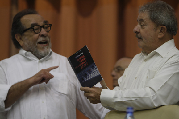 Luiz Inacio Lula da Silva y Fernando Morais, en la presentación del libro "Los últimos soldados de la guerra fría". FOTO: Ismael Francisco/CUBADEBATE