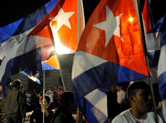 Jóvenes cubanos protagonizan la tradicional Marcha de las Antorchas, desde la escalinata de la Universidad de La Habana hasta la Fragua Martiana, el 27 de enero de 2013, para recordar al Héroe Nacional, José Martí,  en vísperas del aniversario 160 de su natalicio. AIN FOTO/Marcelino VÁZQUEZ HERNÁNDEZ