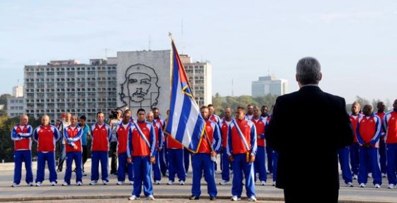 Ceremonia de abanderamiento de la escuadra cubana de béisbol que intervendrá en el III Clásico Mundial, efectuada en el Memorial José Martí, en La Habana, Cuba, el 14 de febrero de 2013. Foto: ACN.