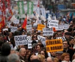Cientos de personas en Marea Blanca en Madrid piden revertir lo privatizado