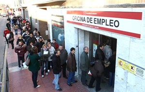 Más de 400 mil españoles han emigrado debido a crisis económica