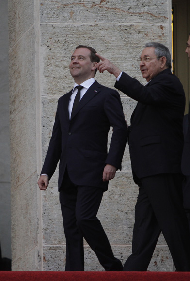 Raúl Castro y Dimitri Medvedev