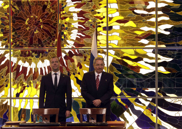 Raúl Castro y Dimitri Medvedev