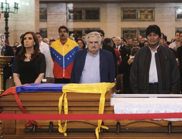 Cristina, Mujica y Evo rindieron tributo a Chávez el 6 de marzo en la Academia Militar. Foto: Reuters