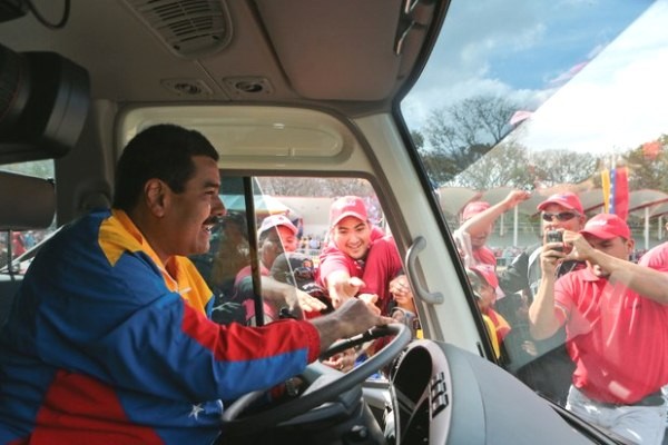 Maduro fue chofer de autobús de la red de transporte público estatal Metrobús en la década de los noventa.