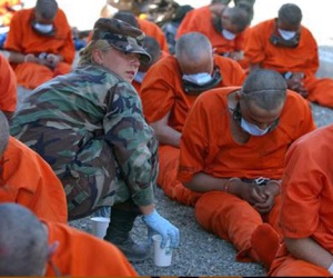 Son alimentados a la fuerza 33 presos en la cárcel de EEUU en Guantánamo