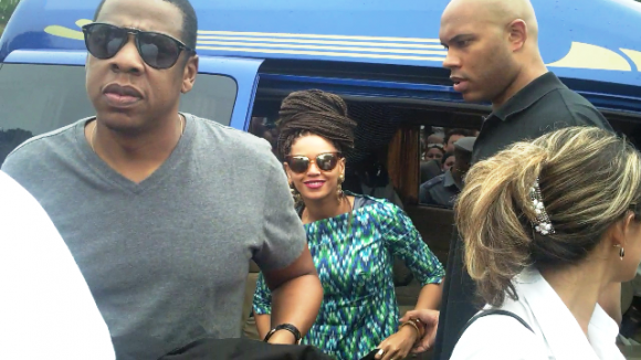 Beyoncé y Jay-Z  junto a estudiantes y trabajadores de la Universidad de las Artes, Cuba