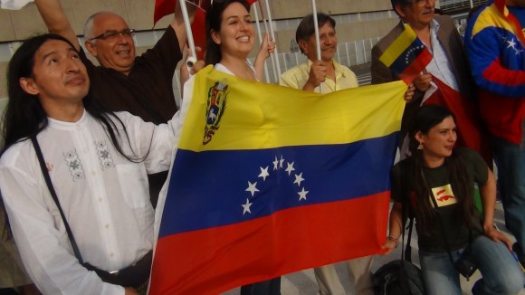 Grupos solidarios dan la bienvenida a Nicolás Maduro
