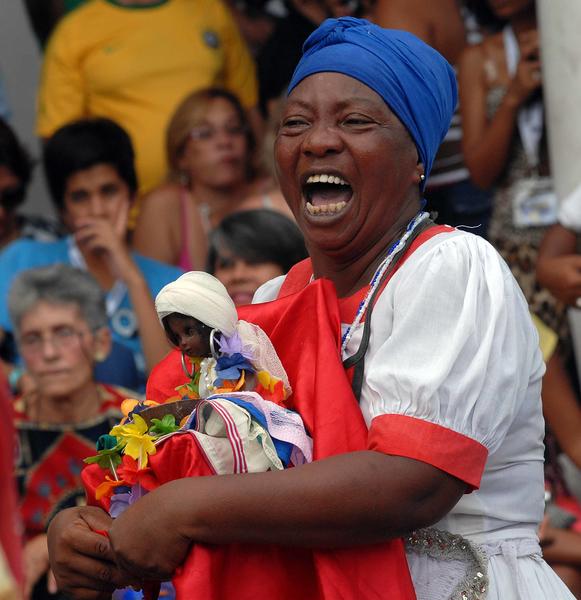 Desfile de la Serpiente, en la edición 33 del Festival del Caribe o Fiesta del Fuego, en la ciudad de Santiago de Cuba, el 5 de julio de 2013.   AIN   FOTO/Miguel RUBIERA JÚSTIZ